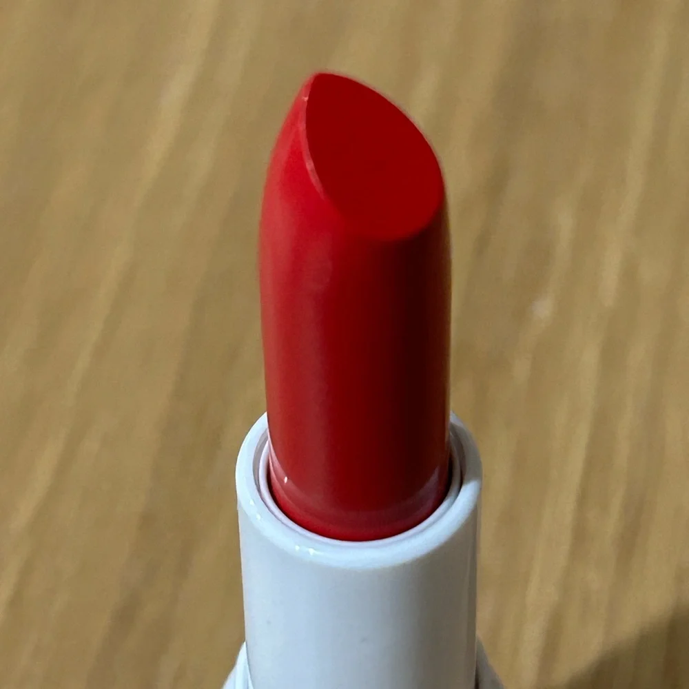 Wet n Wild Marilyn Monroe Bold Red Lipstick - Picture 12 of 16